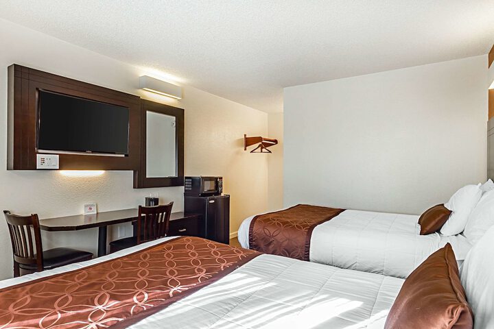 Room 32 of 40