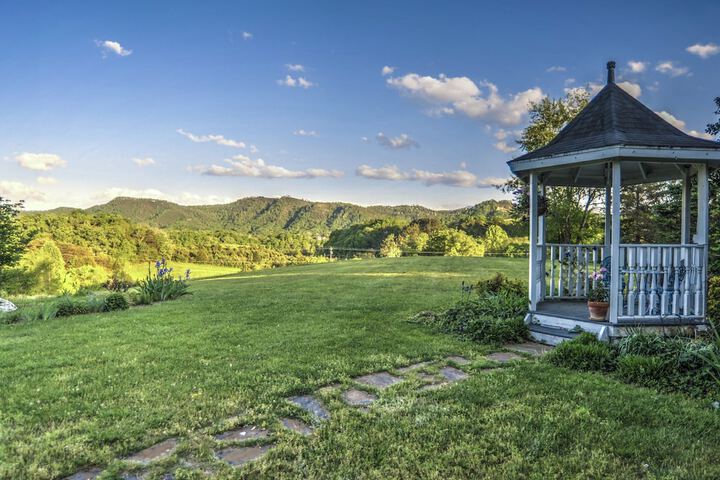Blue Mountain Mist Country Inn & Spa