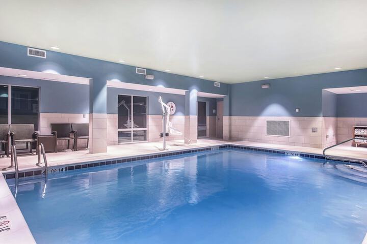 Holiday Inn Express & Suites La Grange by IHG