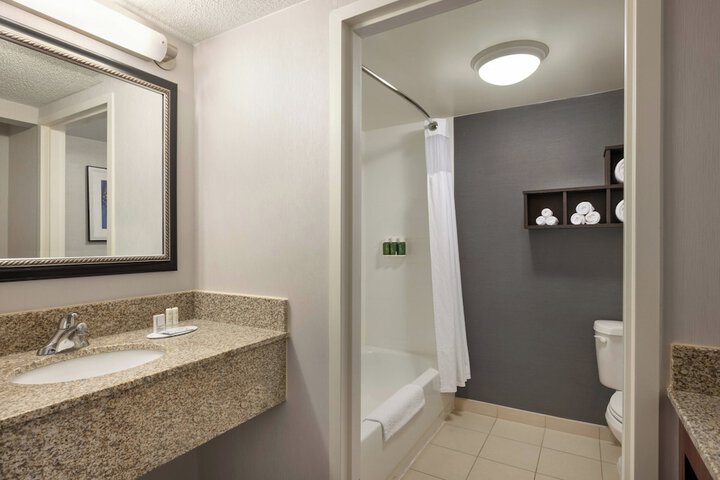 Room 14 of 37