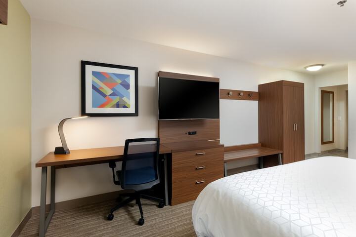 Room 17 of 38
