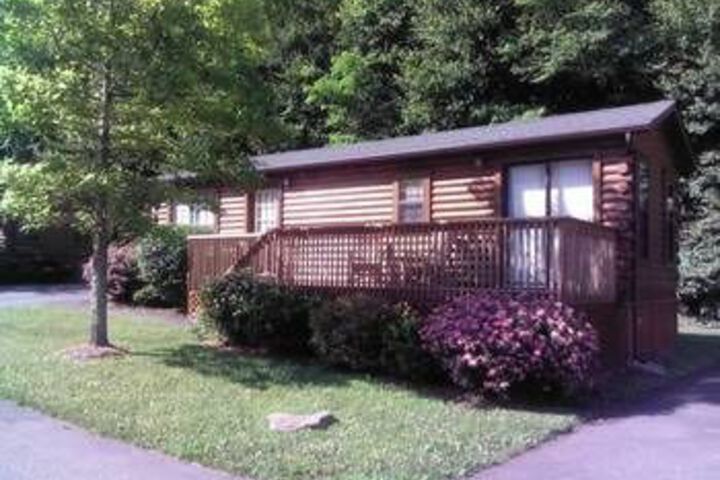 Riverside Log Cabins