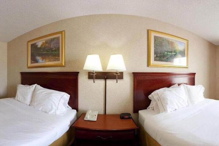 Room 8 of 32