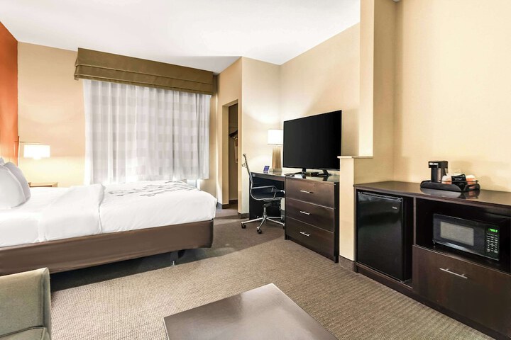 Room 34 of 60