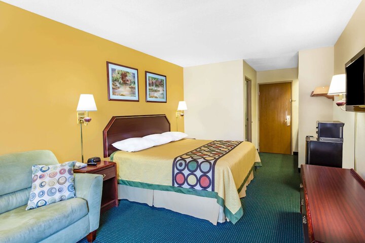 Super 8 by Wyndham Morristown / South