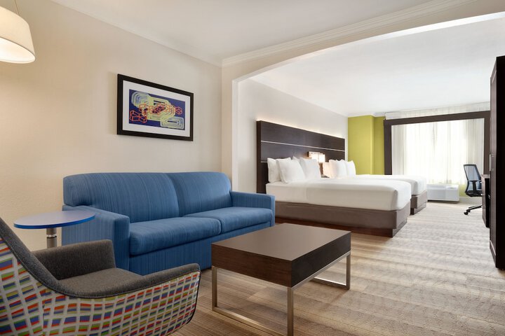 Room 4 of 28
