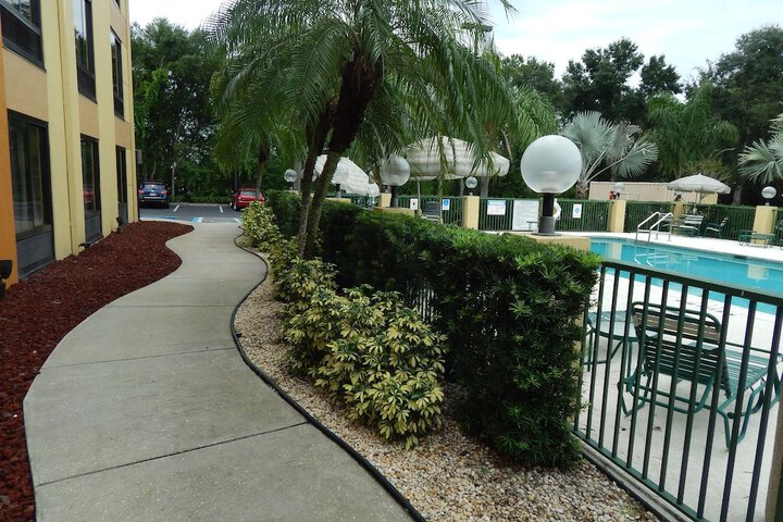 Pool 10 of 61