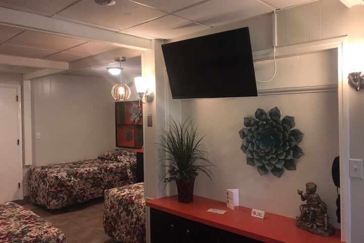 Room 30 of 76