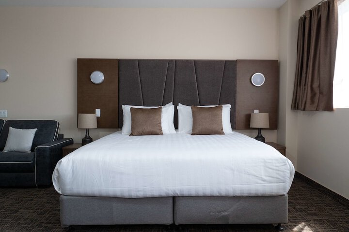 Room 7 of 16