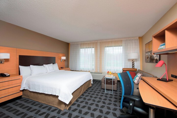 Room 10 of 19