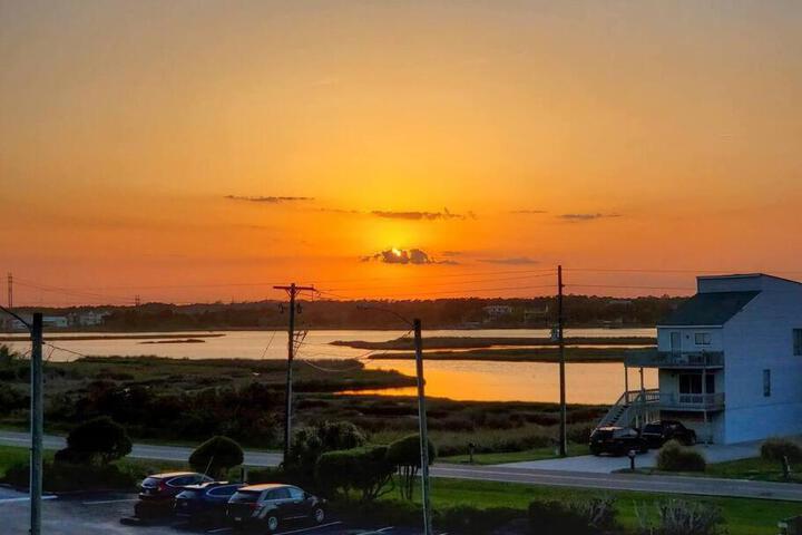 Gorgeous views Oceanfront, Pool,The Driftwood!