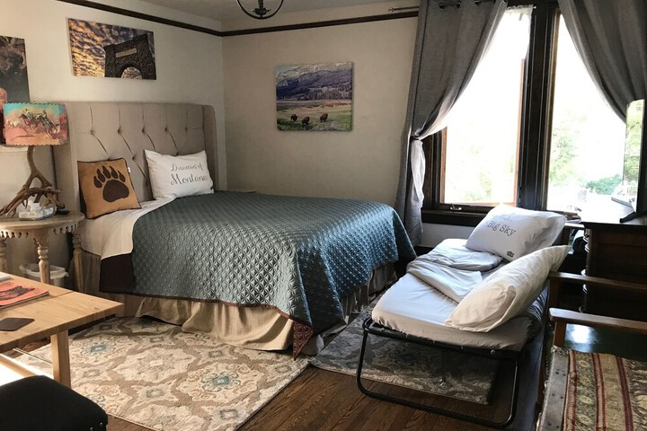 Room 140 of 198