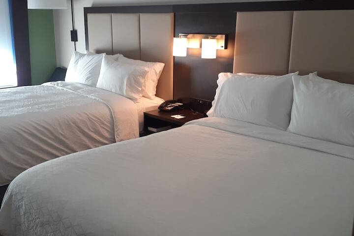 Room 15 of 48