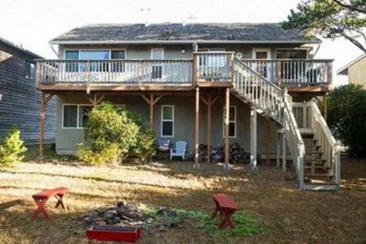 Neskowin Nest 4 Br home by RedAwning