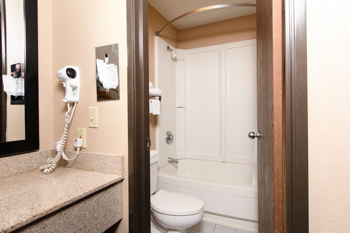 Room 8 of 27