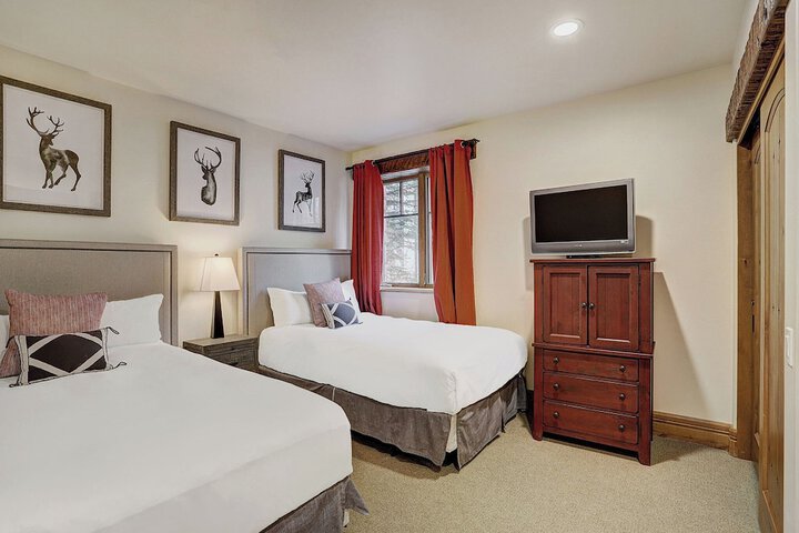 Room 102 of 450