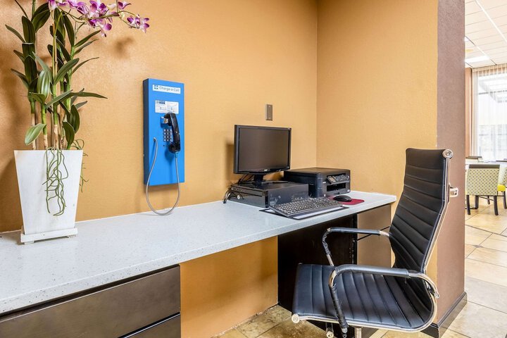 Business Center 29 of 29