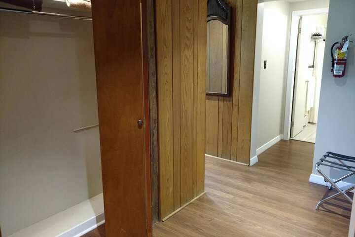 Room 13 of 16