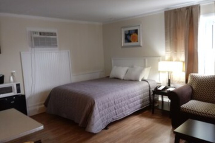 Town Line Motel