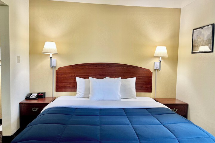 Candlelight Inn & Suites Hwy 69 near McAlester