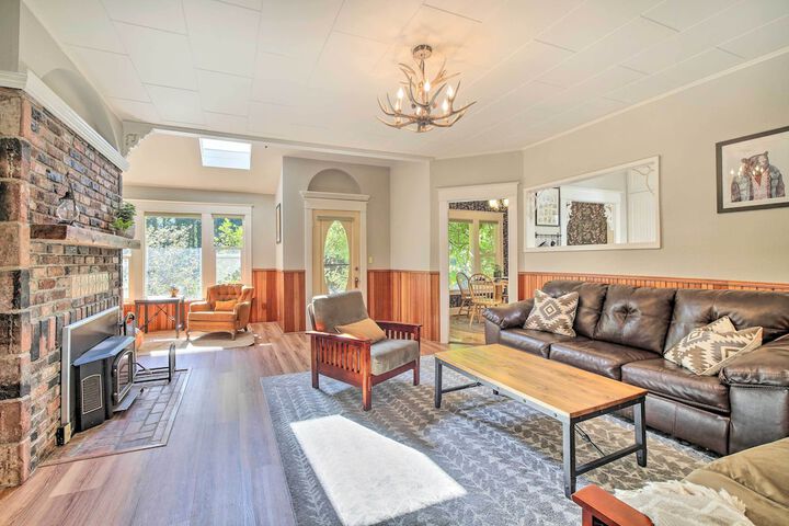 Cozy black Bear Retreat by Mount Rainier!