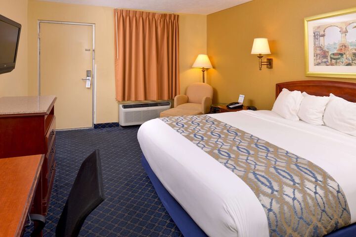 Room 11 of 28