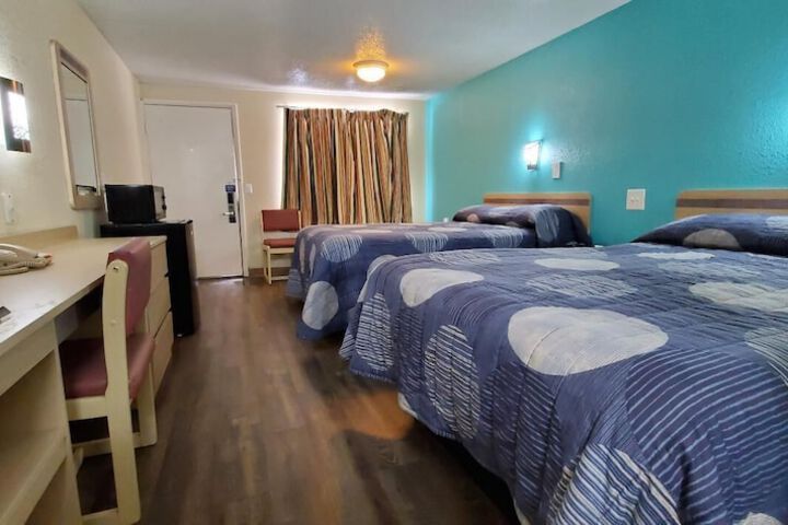 Room 8 of 22