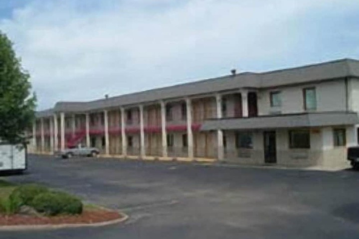 Super 8 by Wyndham Laurel