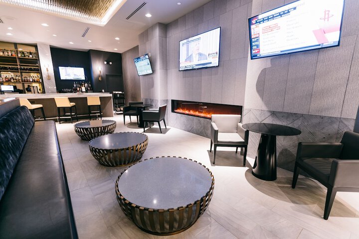 Lounge 43 of 51