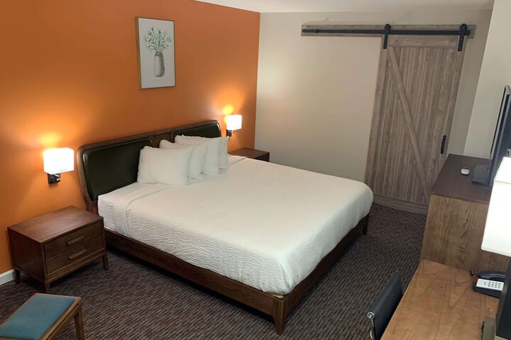 Room 6 of 13