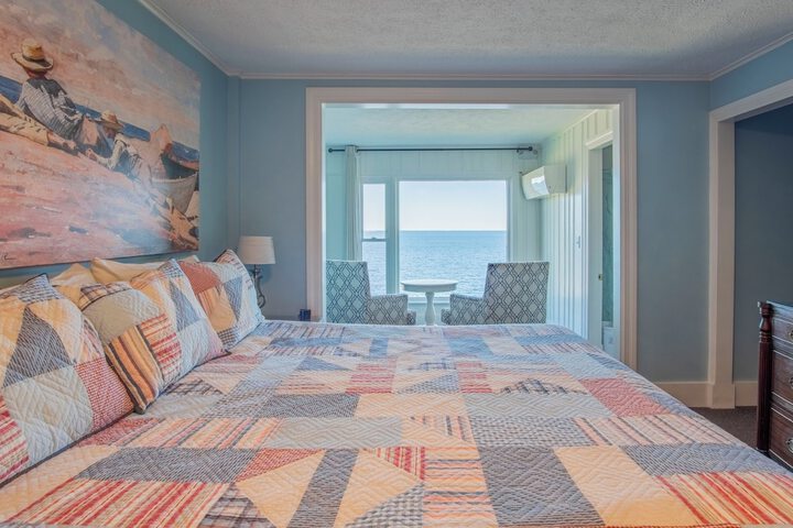 Room 33 of 46