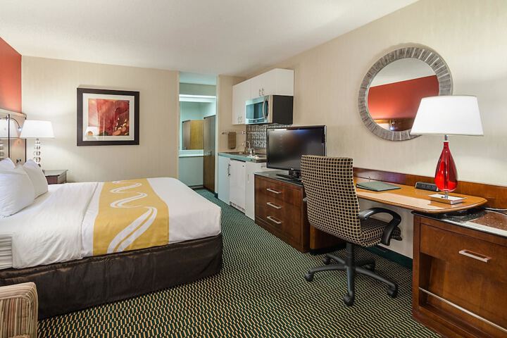 Room 17 of 38