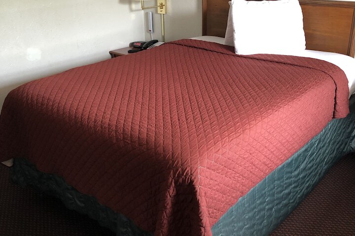 Room 27 of 33