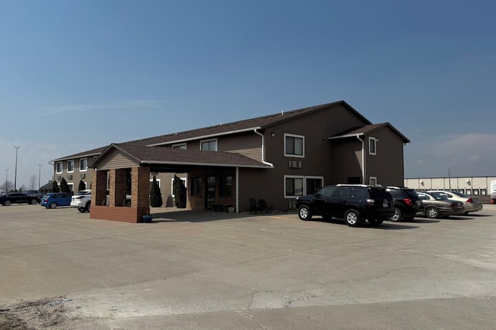 Clarion Hometown Inn