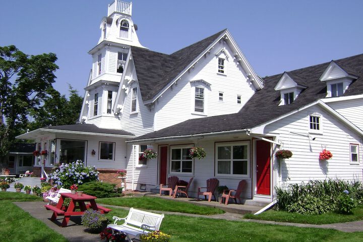 Hotel Exterior 84 of 92