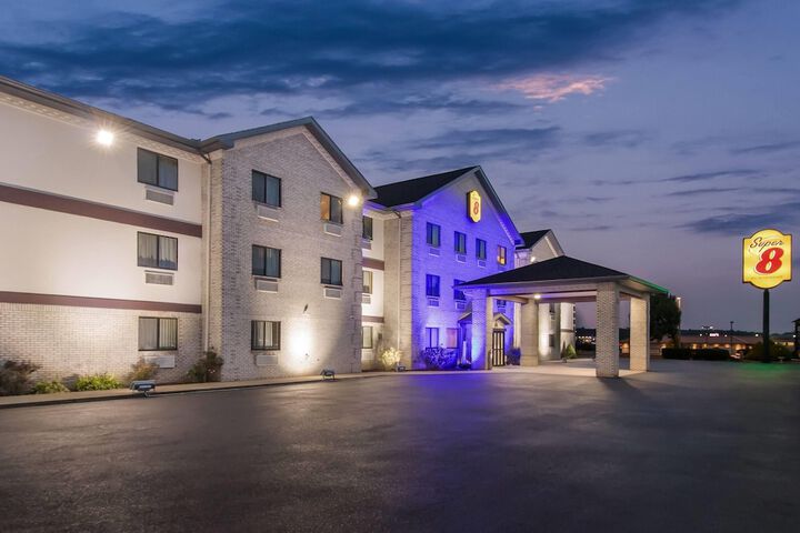 Super 8 by Wyndham Uniontown PA