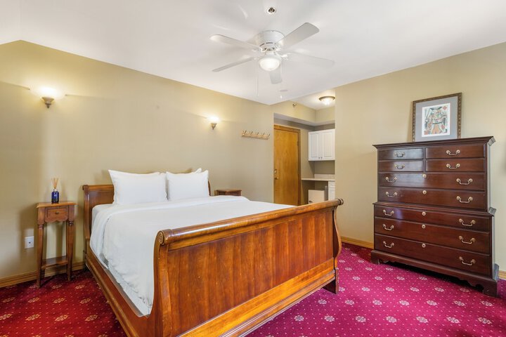 Room 13 of 38