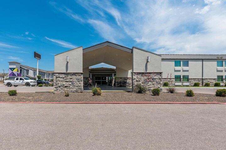 Quality Inn Shawnee North I-40