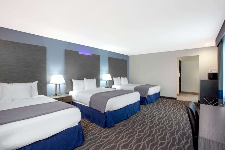 Room 10 of 29