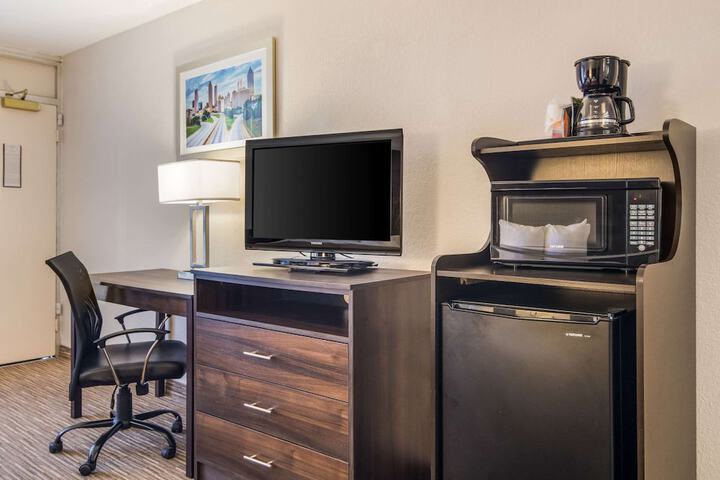 Room 21 of 32