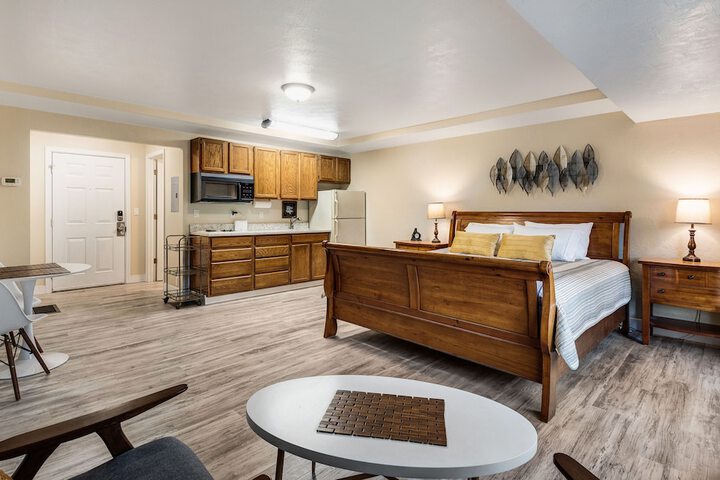 Room 300 of 399