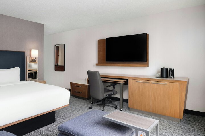 Courtyard by Marriott Charlotte City Center
