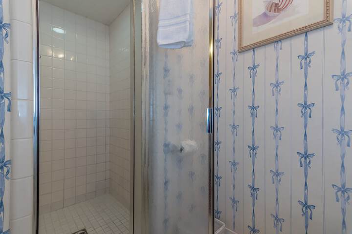 Room 42 of 63