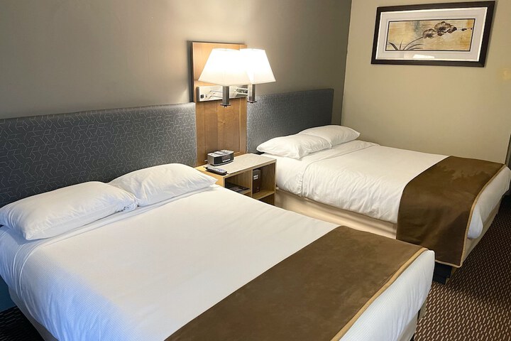Room 44 of 76