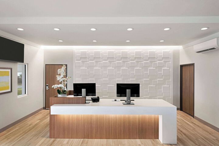 Days Inn & Suites by Wyndham Beaumont West / I-10 & Walden