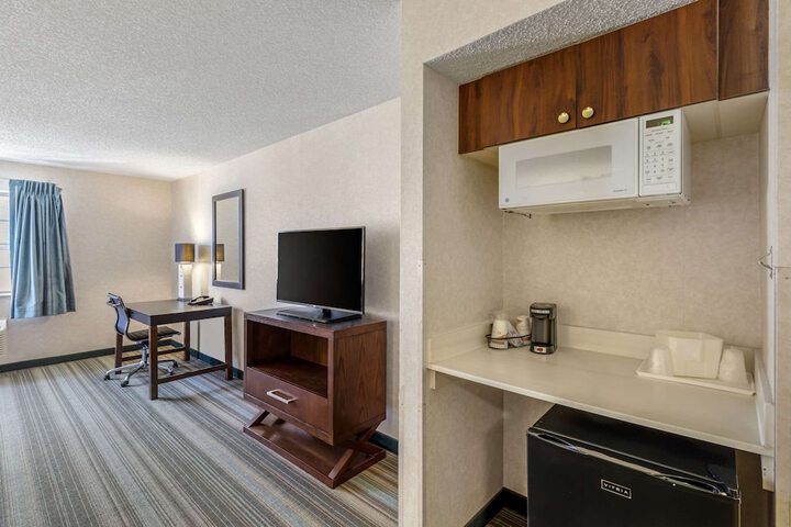 Room 28 of 40