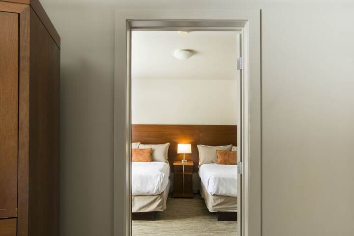 Room 37 of 100