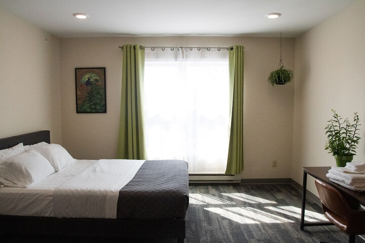 Room 13 of 18