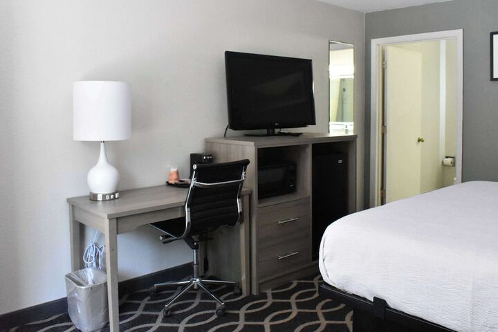 Room 14 of 28
