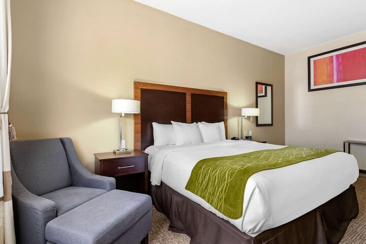Comfort Inn & Suites Lakeside